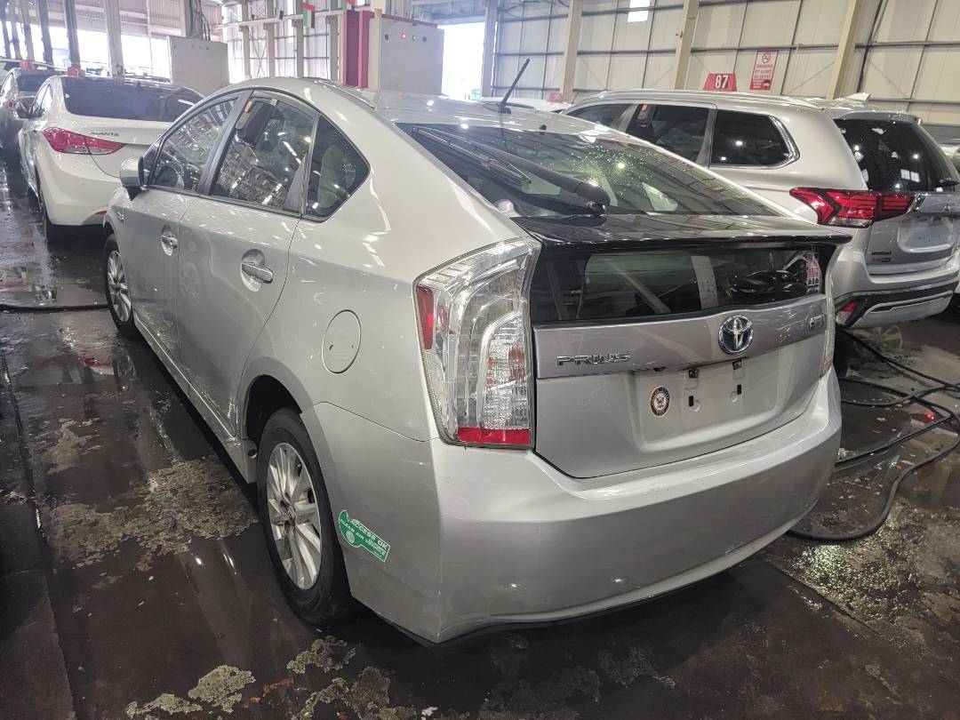 2014 TOYOTA PRIUS — 179988 Miles — Lot 3055484 — Main - Marhaba Auctions Used Cars - Image 3