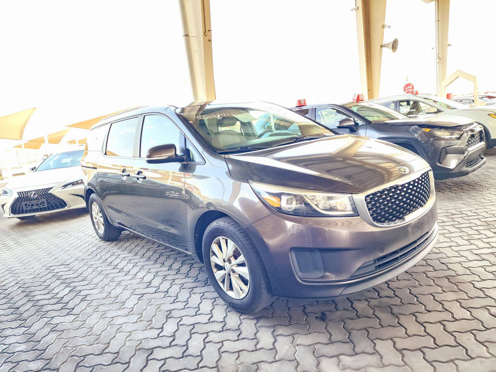 2015 KIA SEDONA — 133669 Miles — Lot 18F6043326 — Souq - Marhaba Auctions Used Cars - Image 4