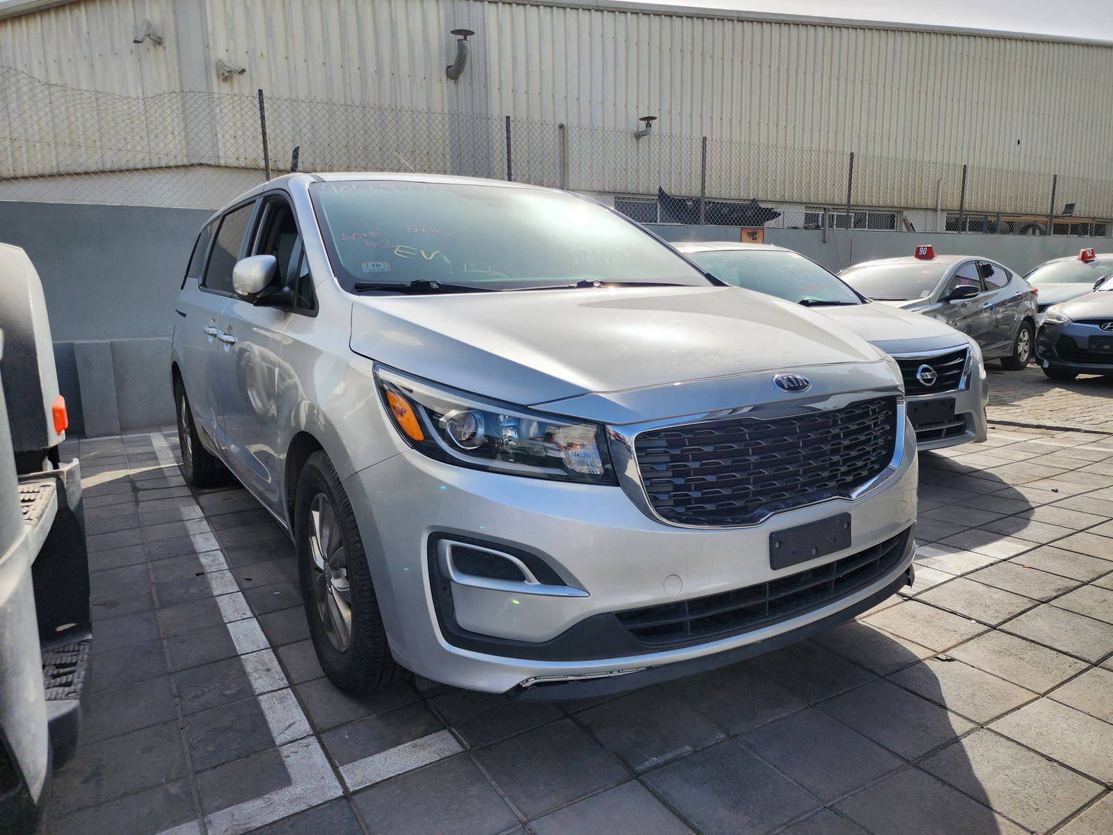 2019 KIA SEDONA — 111613 Miles — Lot 40669377 — Souq - Marhaba Auctions Used Cars - Image 6