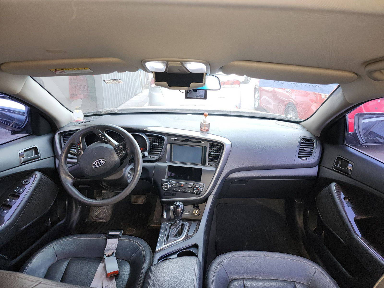 2013 KIA K5 — 247761 KM — Lot 259188 — Al Quoz - Marhaba Auctions Used Cars - Image 8