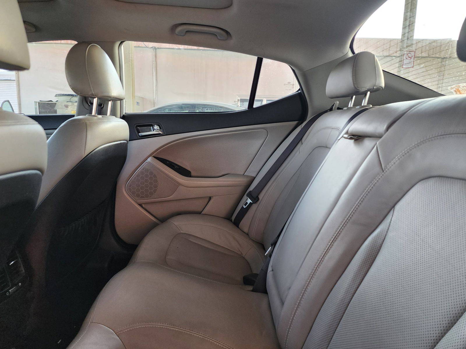 2011 KIA OPTIMA — 210616 Miles — Lot 39712007 — Souq - Marhaba Auctions Used Cars - Image 7