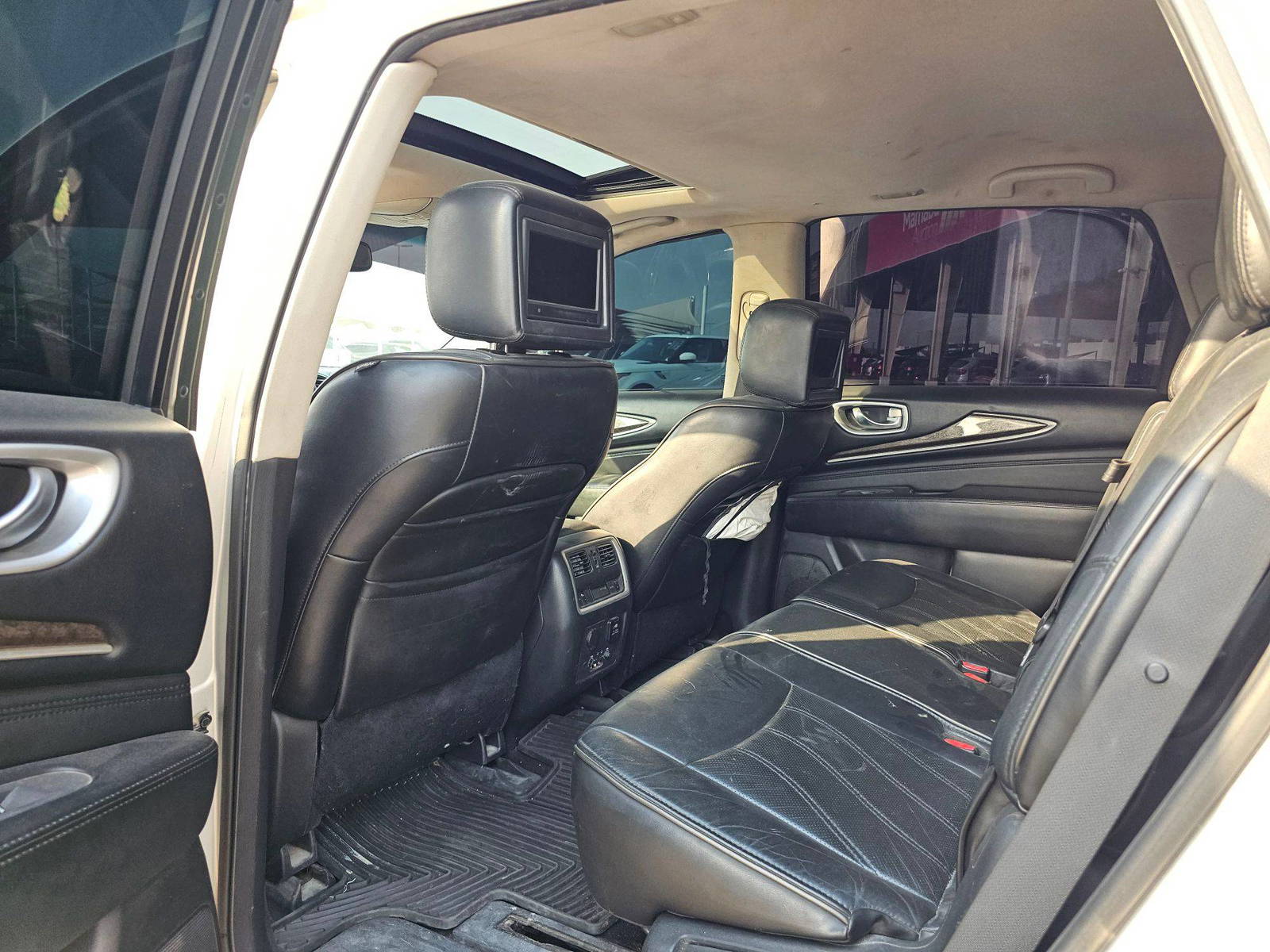 2013 INFINITI JX75 — 202327 Miles — Lot M9DC344547 — Souq - Marhaba Auctions Used Cars - Image 6