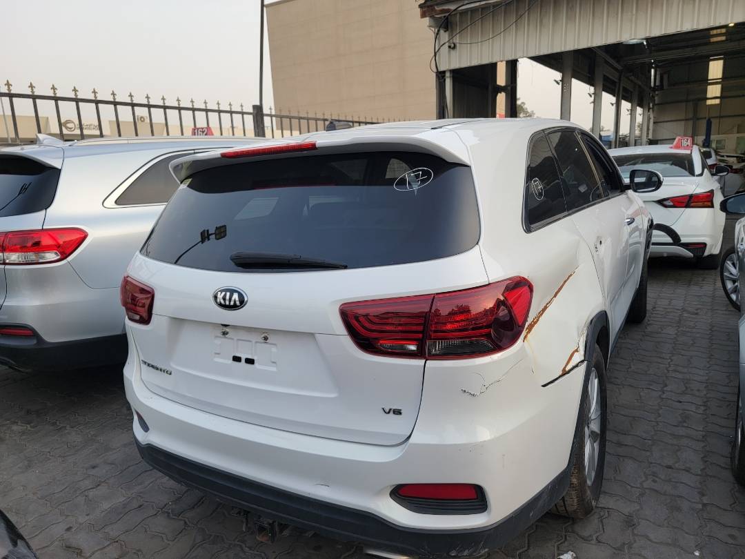 2019 KIA SORENTO — 119302 Miles — Lot 8KG493709 — Main - Marhaba Auctions Used Cars - Image 4