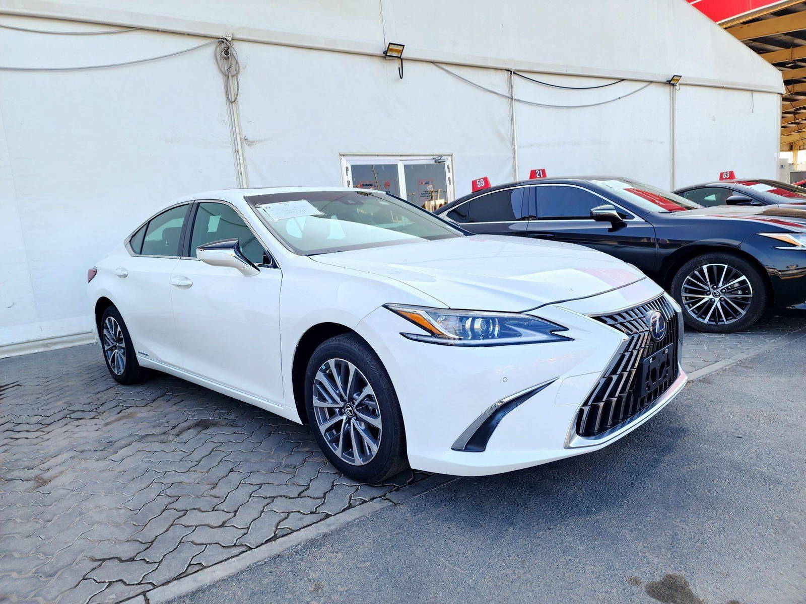 2022 LEXUS ES 300H — 51286 KM — Lot 68013343 — Souq - Marhaba Auctions Used Cars - Image 4