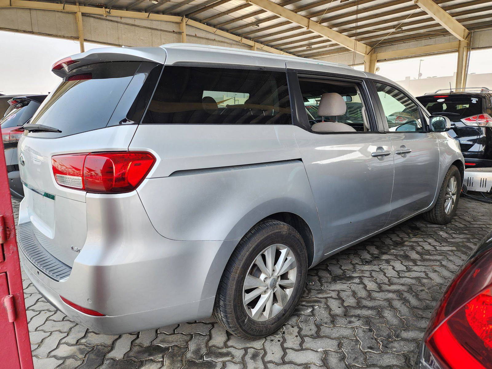 2015 KIA SEDONA — 153048 Miles — Lot 50091384 — Souq - Marhaba Auctions Used Cars - Image 3