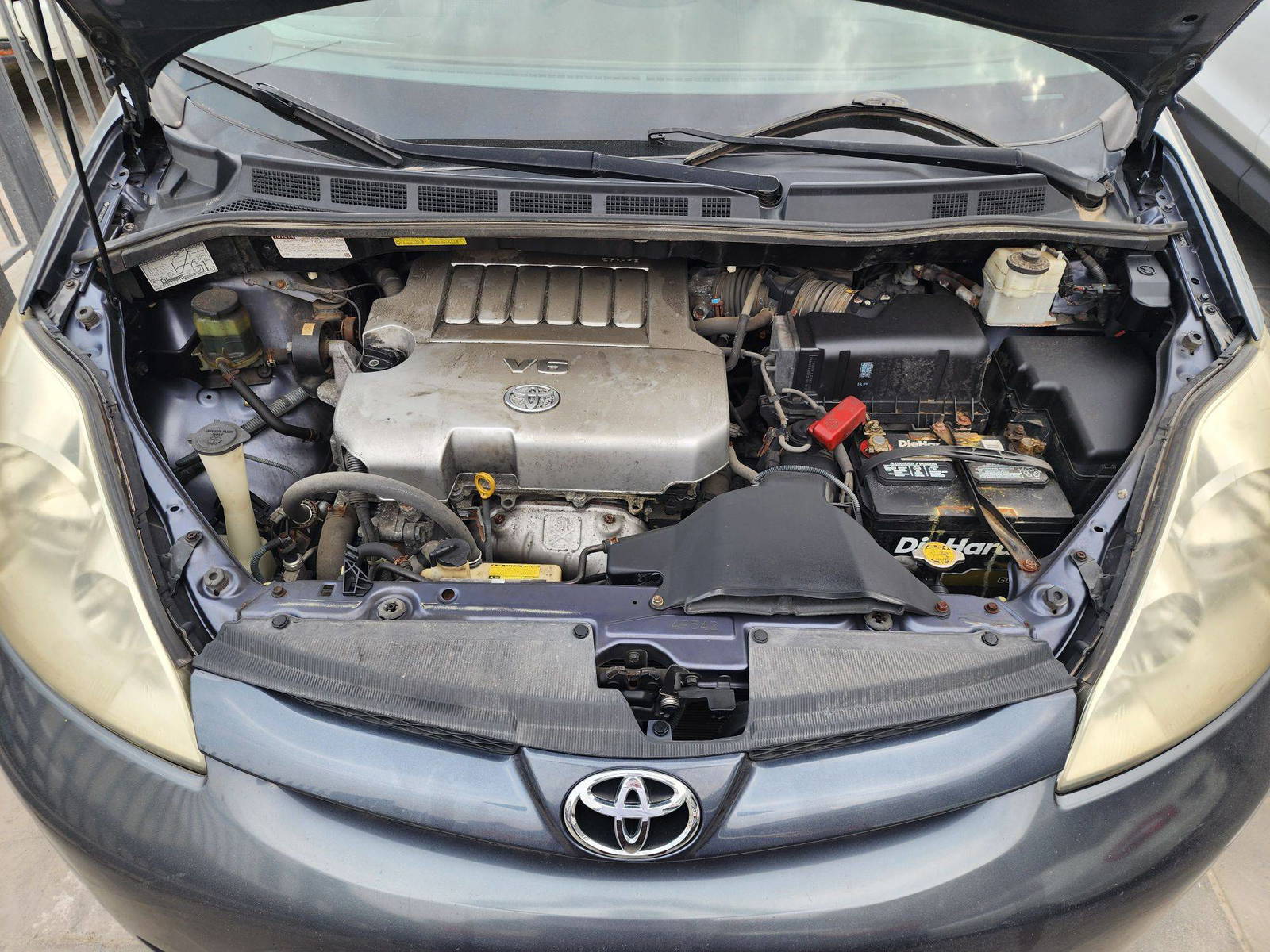 2010 TOYOTA SIENNA — 198987 Miles — Lot 302346 — Al Quoz - Marhaba Auctions Used Cars - Image 12