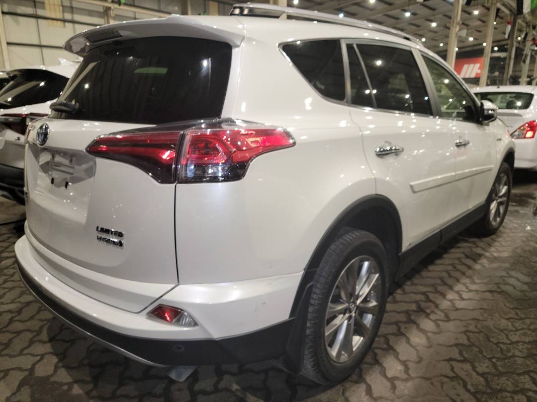 2018 TOYOTA RAV4 — 100114 Miles — Lot 68335683 - Marhaba Auctions Used Cars - Image 4