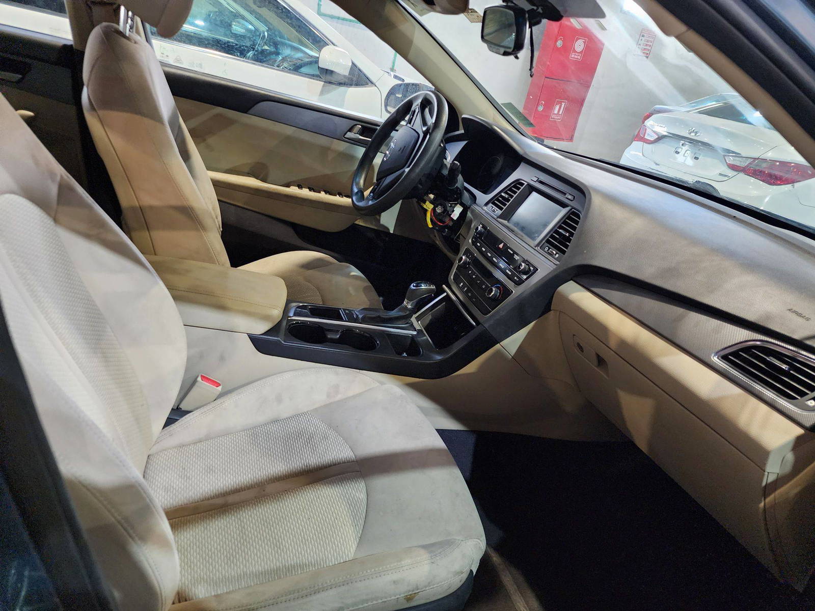 2017 HYUNDAI SONATA — 173614 Miles — Lot 46438 — Al Quoz - Marhaba Auctions Used Cars - Image 9