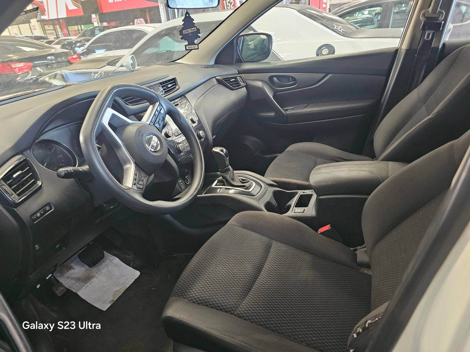 2017 NISSAN QASHQAI — 292138 KM — Lot 007042 — Main - Marhaba Auctions Used Cars - Image 8
