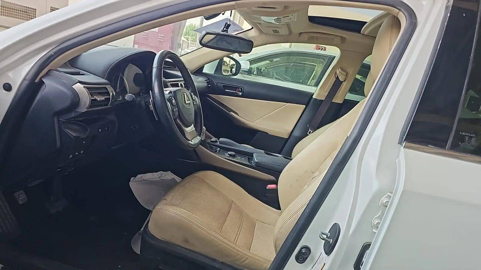 2014 LEXUS IS 250 — 100982 KM — Lot 013013 — Souq - Marhaba Auctions Used Cars - Image 8