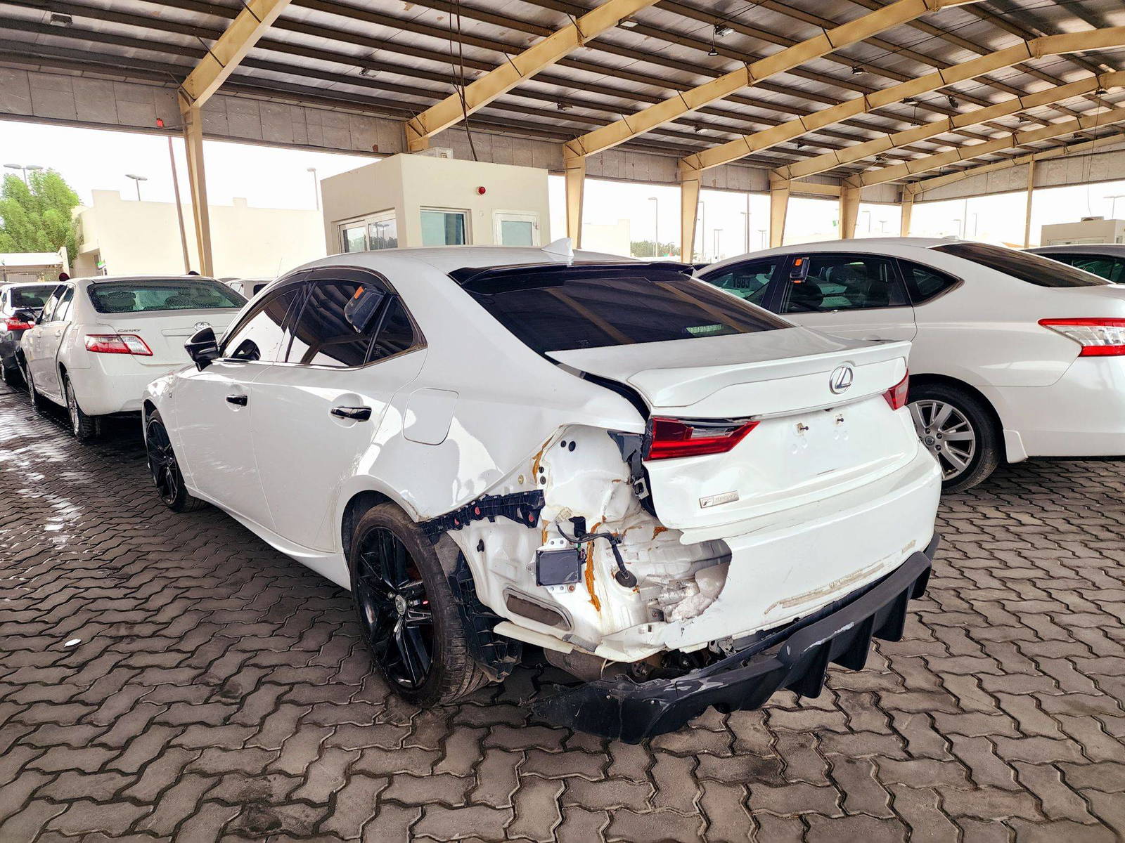 2015 LEXUS IS 250 — 176372 Miles — Lot 5023366 — Souq - Marhaba Auctions Used Cars - Image 4