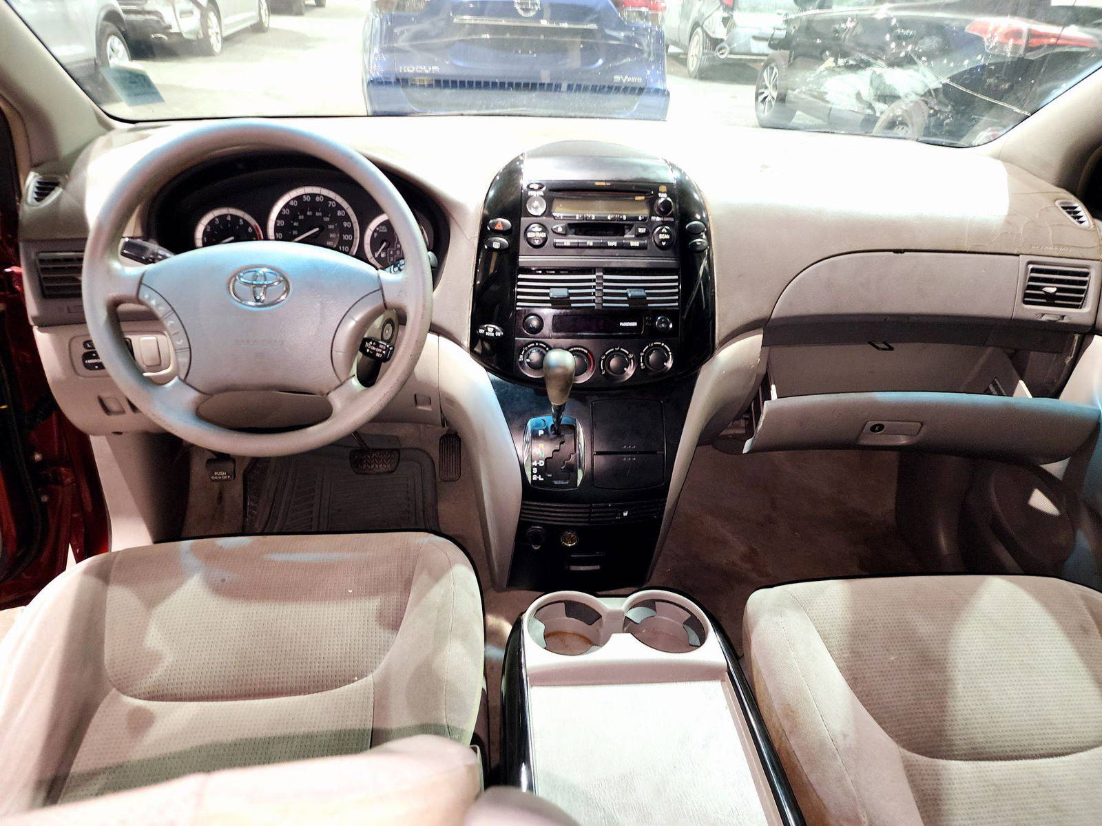 2004 TOYOTA SIENNA — 221505 Miles — Lot 4S086990 — Souq - Marhaba Auctions Used Cars - Image 7