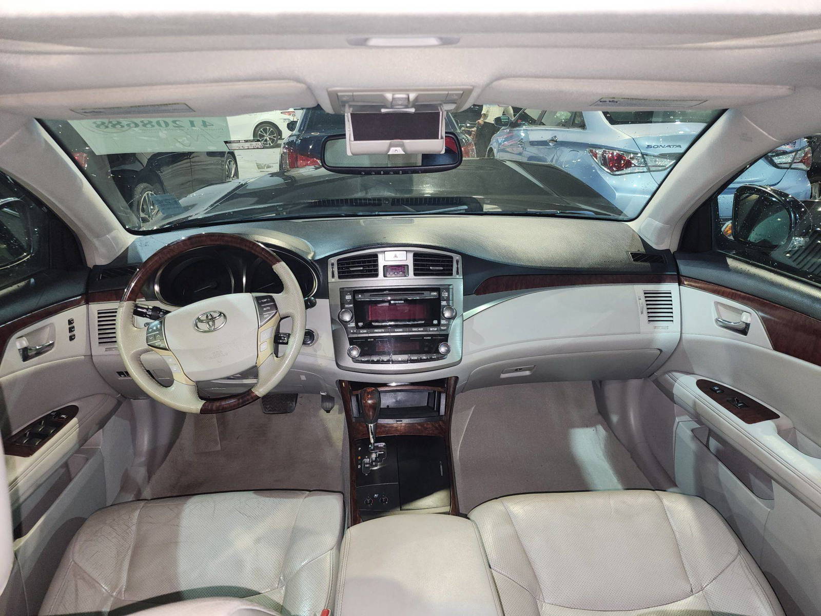 2011 TOYOTA AVALON — 253763 Miles — Lot 404044 — Al Quoz - Marhaba Auctions Used Cars - Image 8