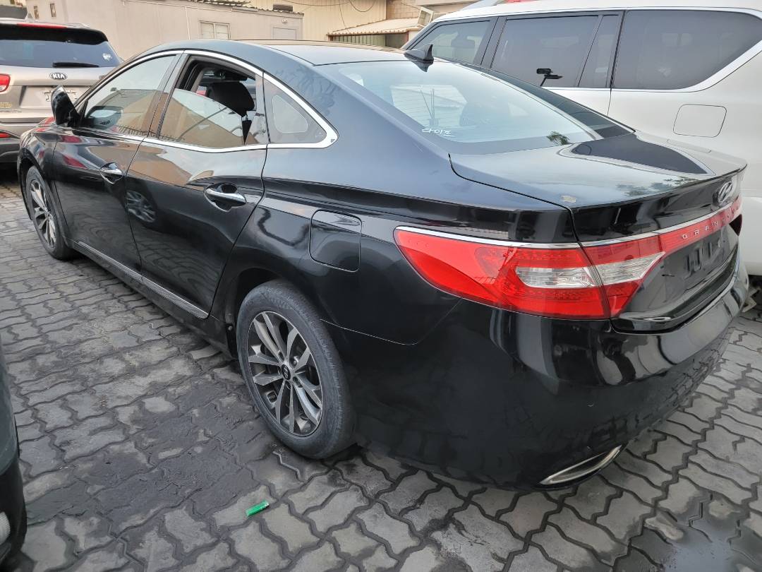 HYUNDAI GRANDEUR 2011 - Marhaba Auction Used Cars - Image 3