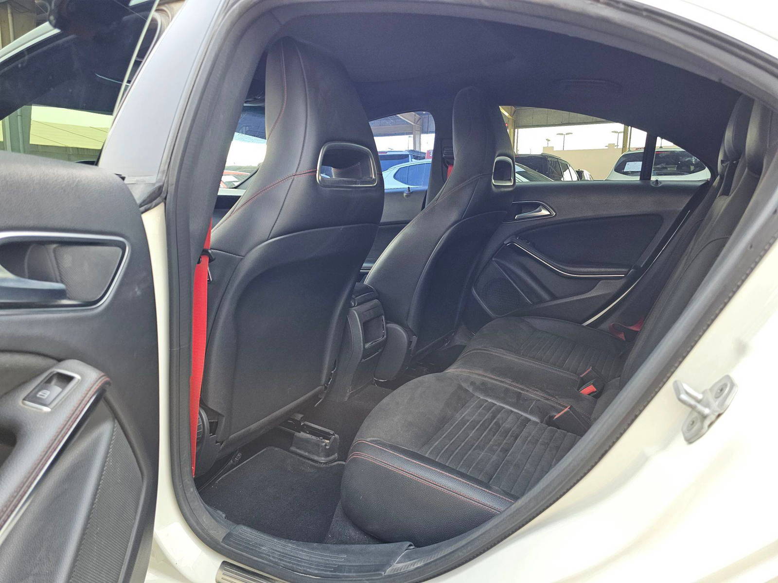 2015 MERCEDES BENZ CLA 250 — 269074 KM — Lot 0FN231244 — Souq - Marhaba Auctions Used Cars - Image 6