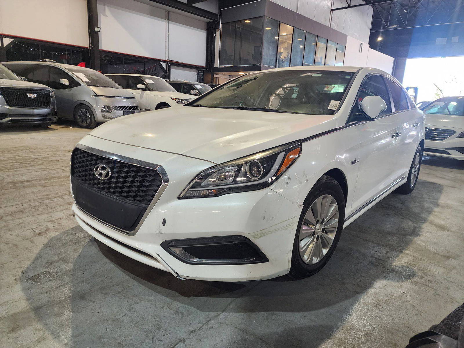 2017 HYUNDAI SONATA — 142300 Miles — Lot 3489283 — Al Quoz - Marhaba Auctions Used Cars - Image 4