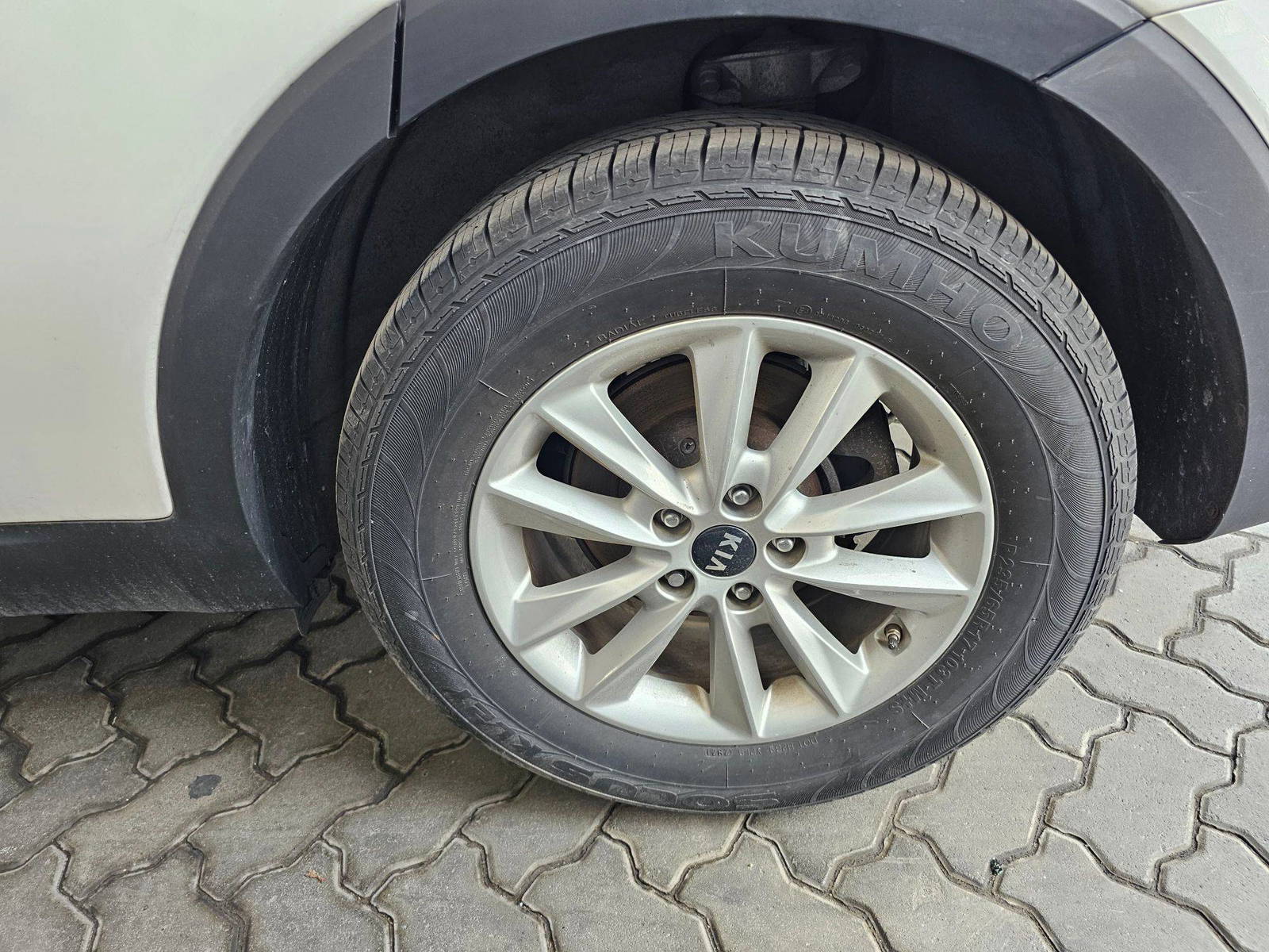 2019 KIA SORENTO — 93390 Miles — Lot 48755775 — Souq - Marhaba Auctions Used Cars - Image 9