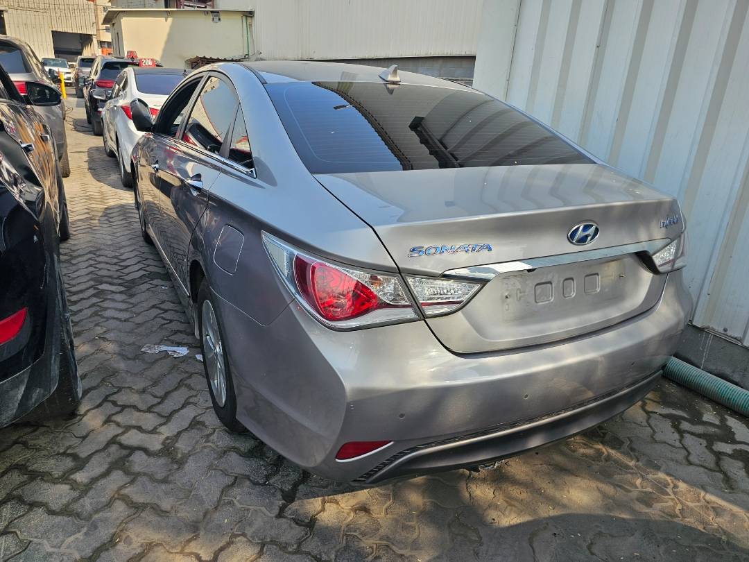 2014 HYUNDAI SONATA — 263901 KM — Lot 092903 — Souq - Marhaba Auctions Used Cars - Image 4