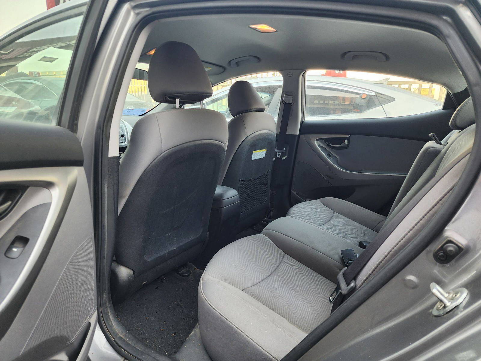 2013 HYUNDAI ELANTRA — 84833 KM — Lot 98973 — Al Quoz - Marhaba Auctions Used Cars - Image 7