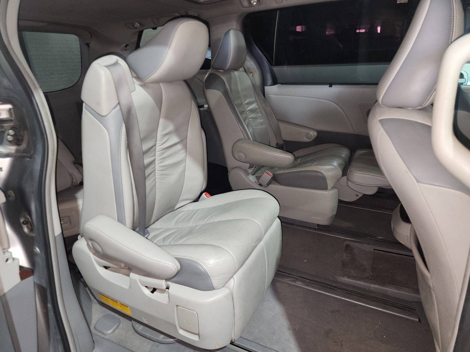 TOYOTA SIENNA 2011 - Marhaba Auction Used Cars - Image 11