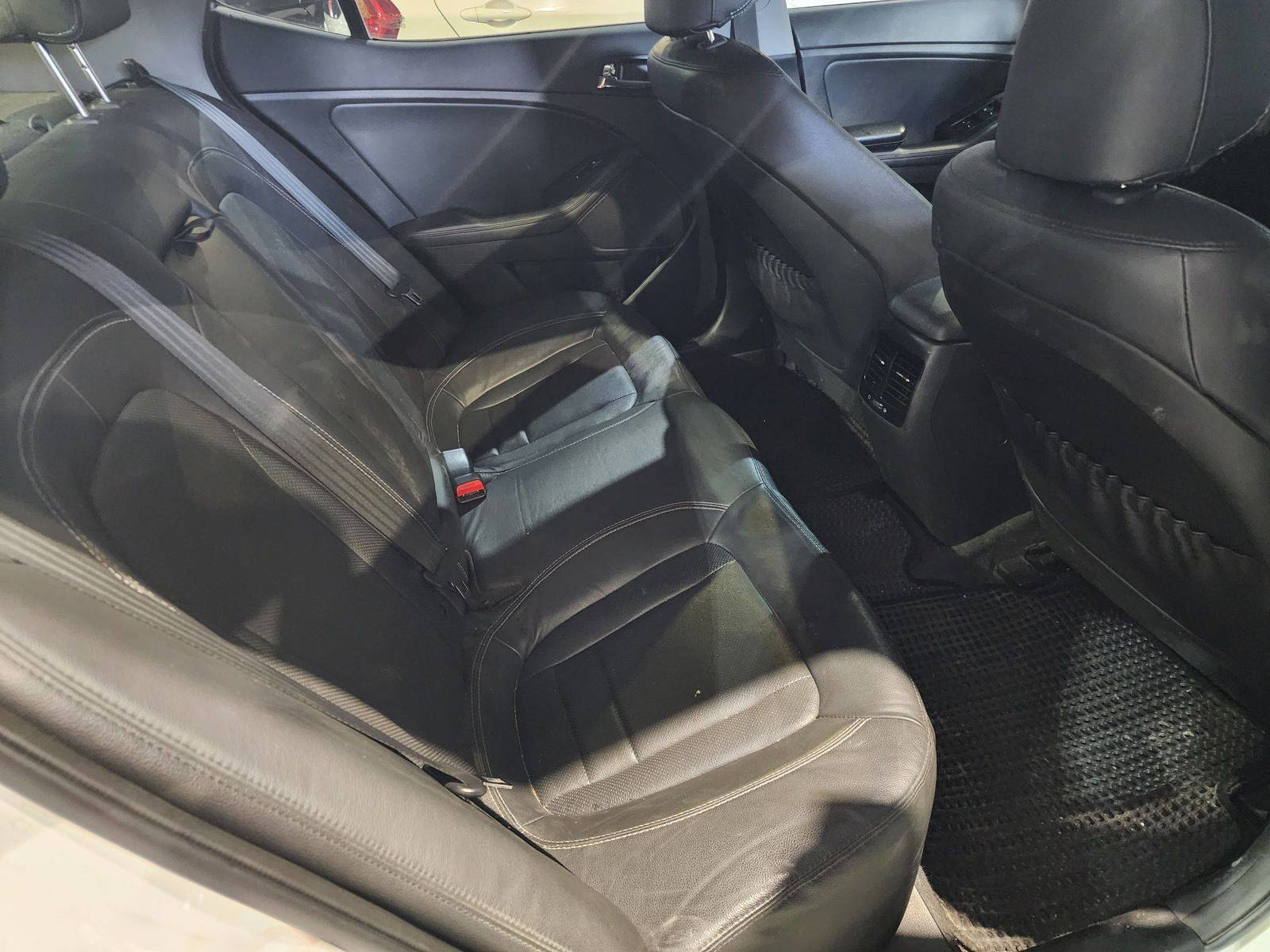 2012 KIA K5 — 90664 KM — Lot 013049 — Souq - Marhaba Auctions Used Cars - Image 7