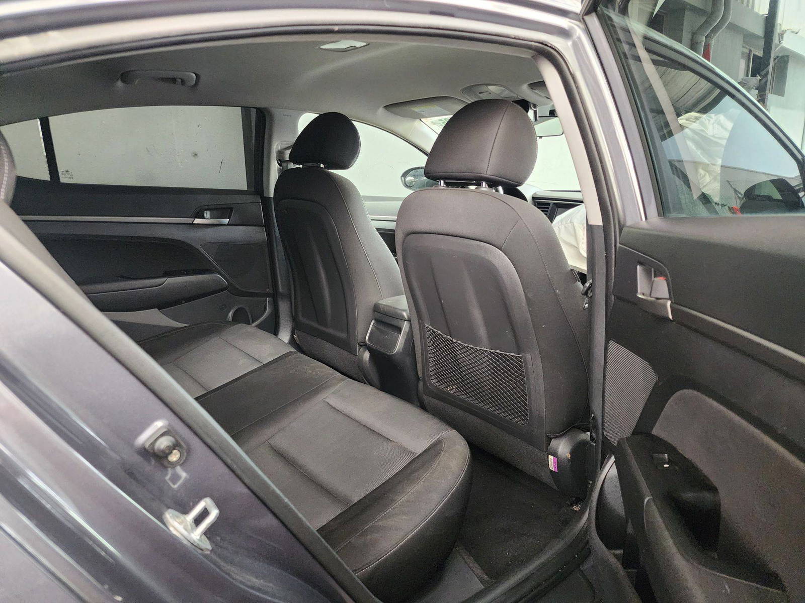 2018 HYUNDAI ELANTRA — 163383 KM — Lot 49436935 — Al Quoz - Marhaba Auctions Used Cars - Image 7
