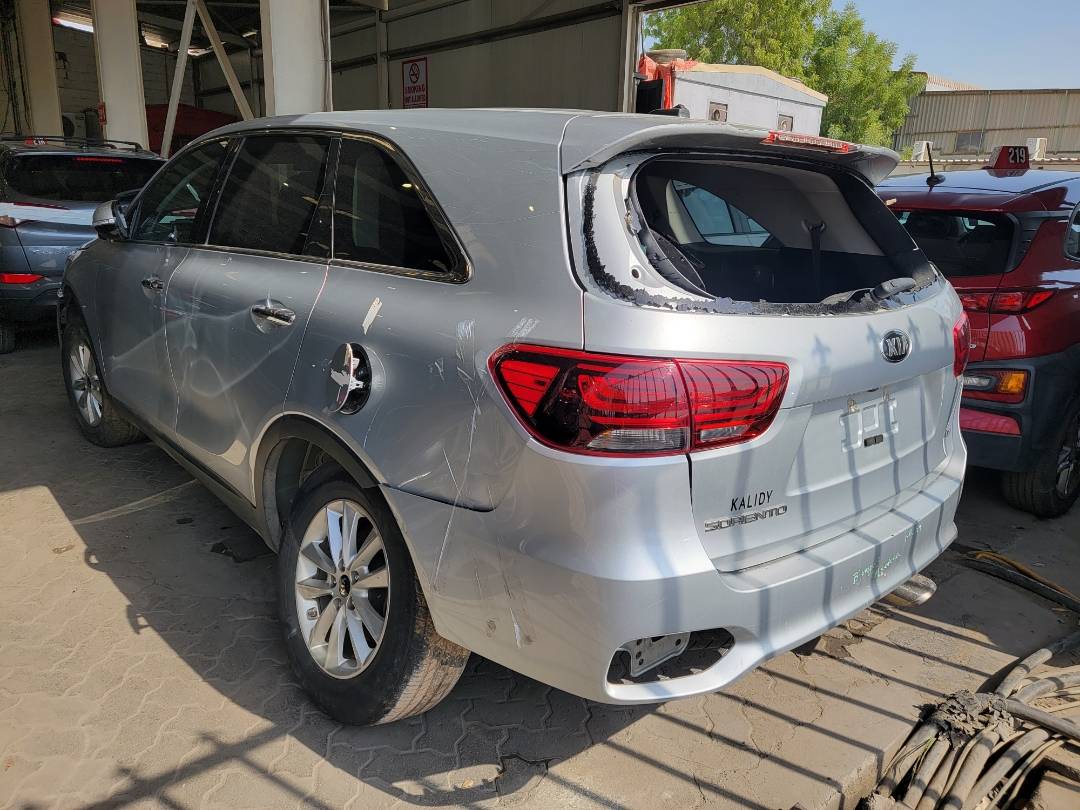 2019 KIA SORENTO — 122378 Miles — Lot G586083 — Souq - Marhaba Auctions Used Cars - Image 4