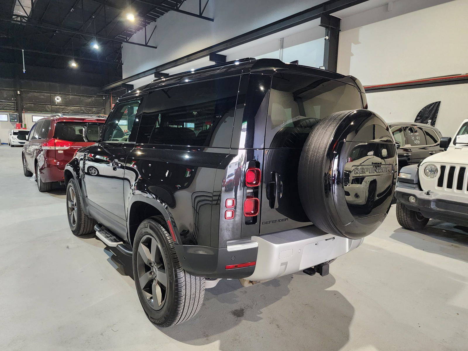 2023 LAND ROVER DEFENDER 90 — 22480 Miles — Lot 121517 — Al Quoz - Marhaba Auctions Used Cars - Image 5
