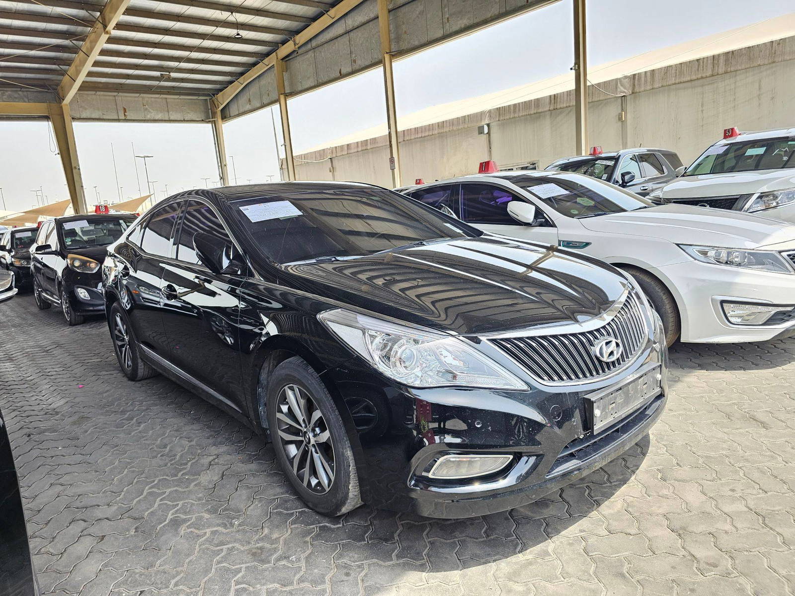 2012 HYUNDAI GRANDEUR — 180370 KM — Lot 128514 — Souq - Marhaba Auctions Used Cars - Image 4