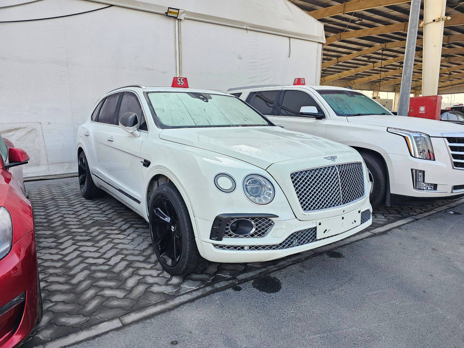 2017 BENTLEY BENTAYGA — 258682 KM — Lot C013731 — Souq - Marhaba Auctions Used Cars - Image 5