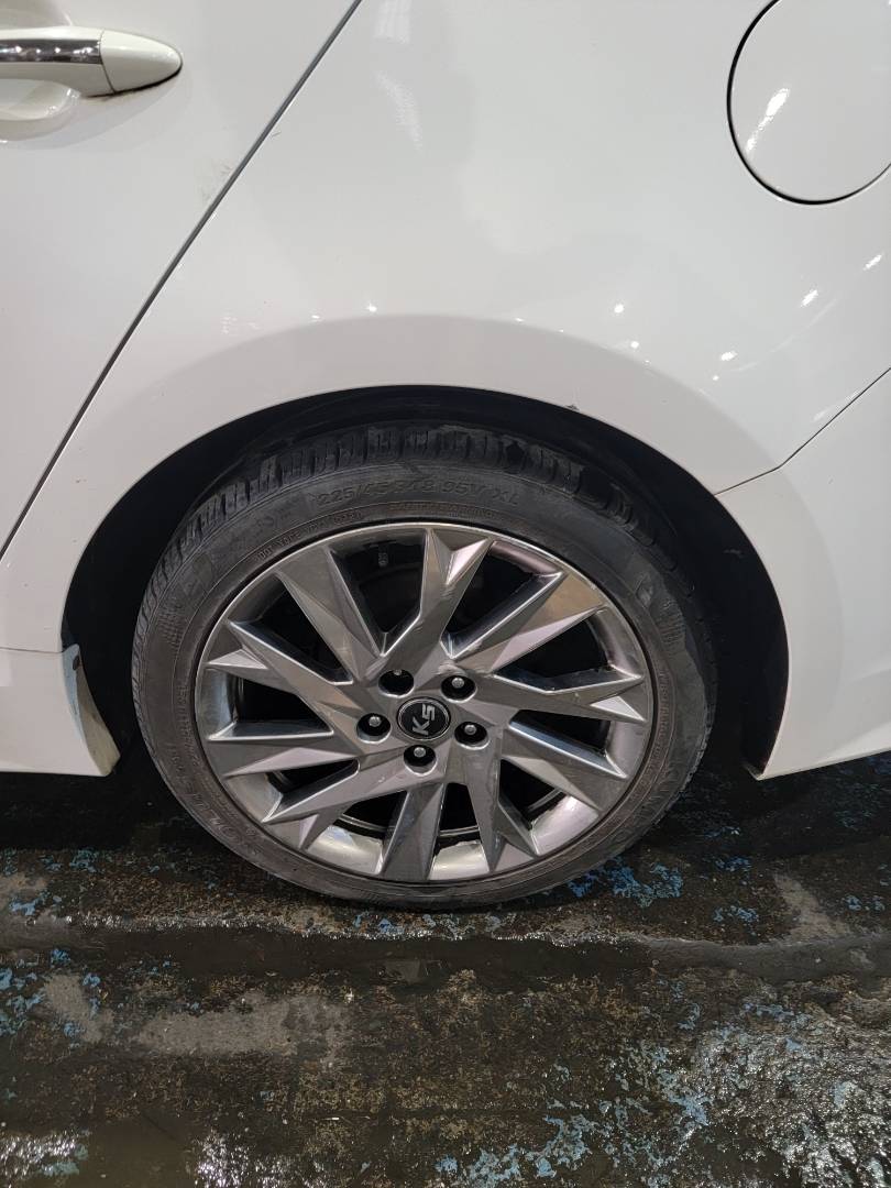 2011 KIA K5 — 241784 KM — Lot 134303 — Main - Marhaba Auctions Used Cars - Image 9