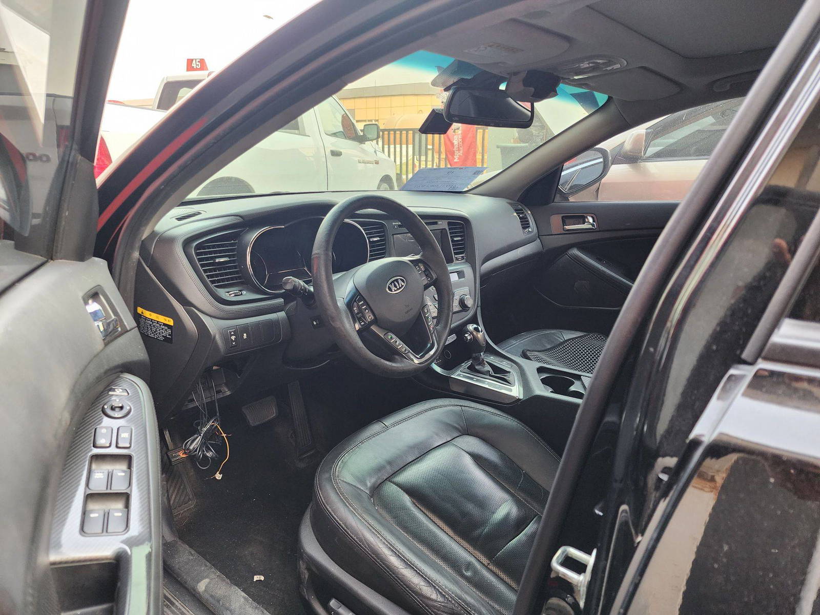 2012 KIA K5 — 226597 KM — Lot 06899 — Main - Marhaba Auctions Used Cars - Image 9
