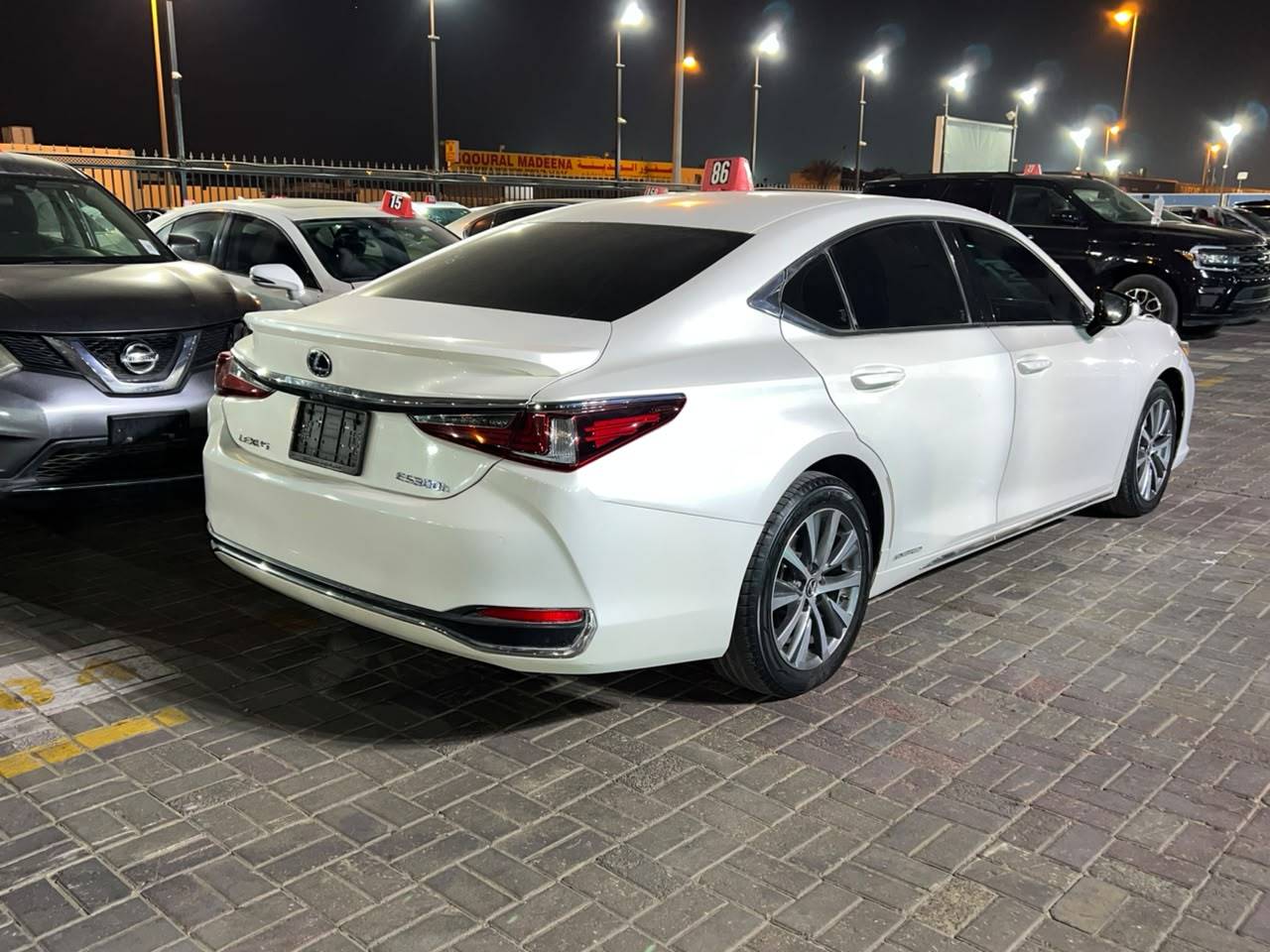 2019 LEXUS ES 300H — 116592 Miles — Lot 4K2058228 - Marhaba Auctions Used Cars - Image 6
