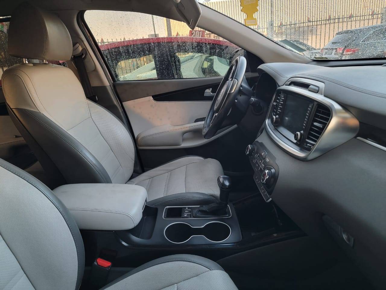 2017 KIA SORENTO — 140844 Miles — Lot G313717 — Souq - Marhaba Auctions Used Cars - Image 9