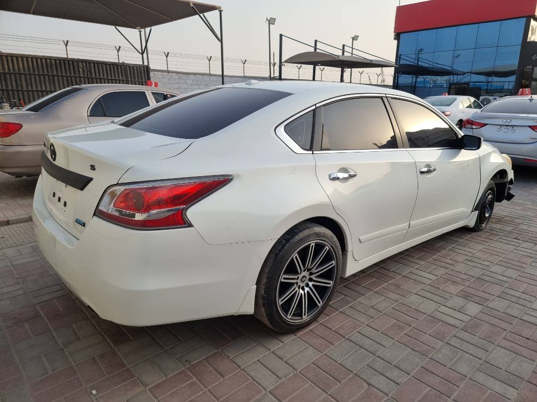 2014 NISSAN ALTIMA — 200724 Miles — Lot 124548787 — Ind. 12 - Marhaba Auctions Used Cars - Image 4
