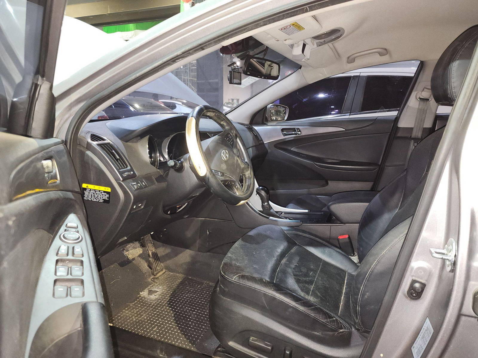 2012 HYUNDAI SONATA — 123940 KM — Lot 030977 — Al Quoz - Marhaba Auctions Used Cars - Image 9