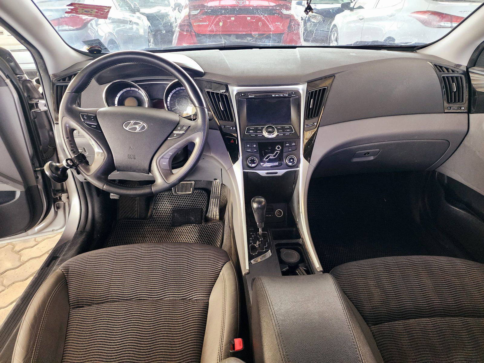 2010 HYUNDAI SONATA — 207430 KM — Lot 053379 — Souq - Marhaba Auctions Used Cars - Image 7
