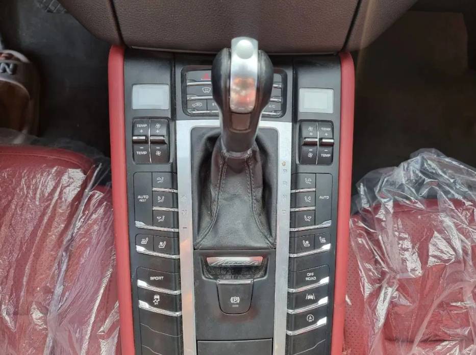 PORSCHE MACAN 2017 - Marhaba Auction Used Cars - Image 4