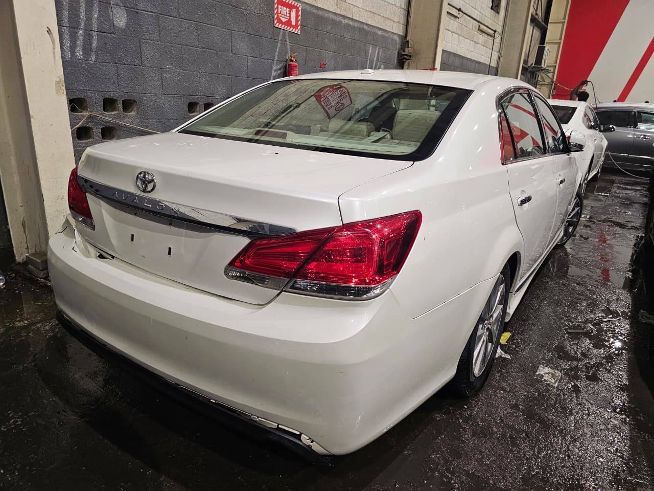 2011 TOYOTA AVALON — 178403 Miles — Lot U431517 — Main - Marhaba Auctions Used Cars - Image 4