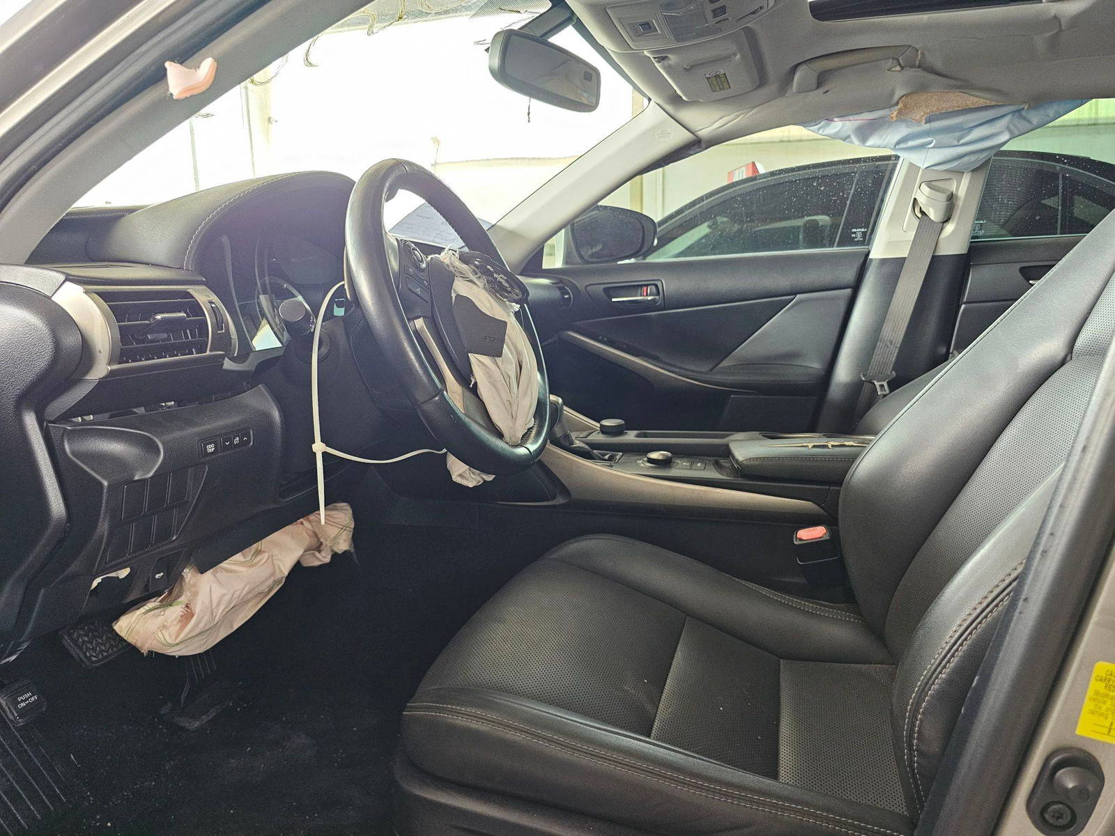 2015 LEXUS IS 250 — 87368 Miles — Lot 6F5059377 — Souq - Marhaba Auctions Used Cars - Image 9