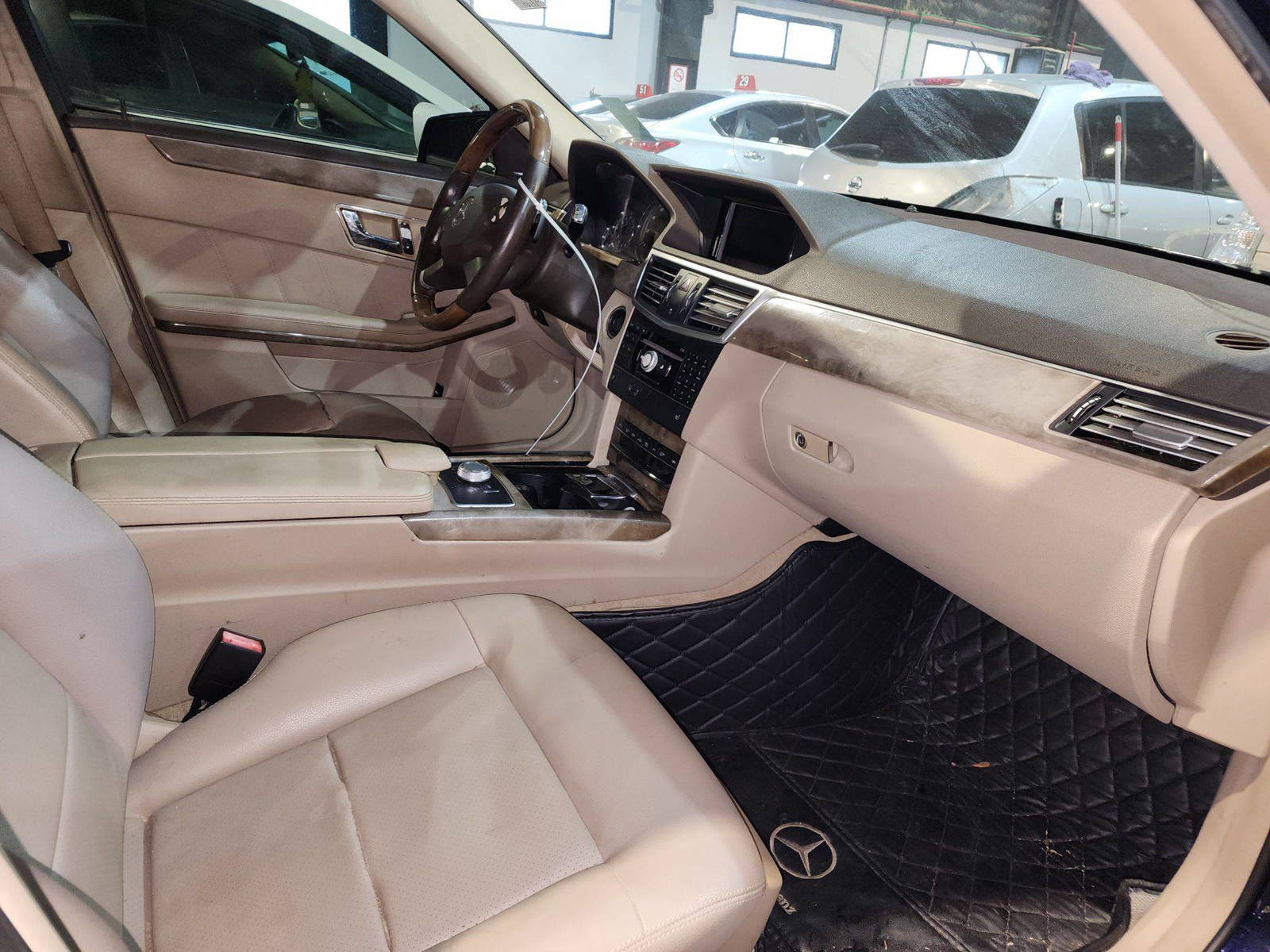 2010 MERCEDES BENZ E 350 — 162675 Miles — Lot 59971064 — Al Quoz - Marhaba Auctions Used Cars - Image 8