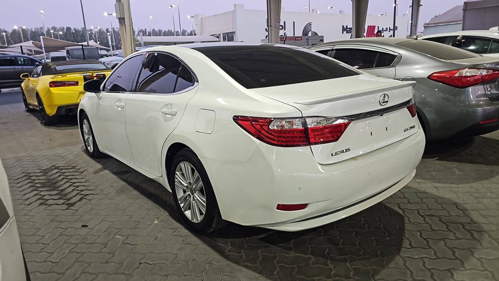 2015 LEXUS ES 350 — 251567 KM — Lot 2171244 — Souq - Marhaba Auctions Used Cars - Image 5