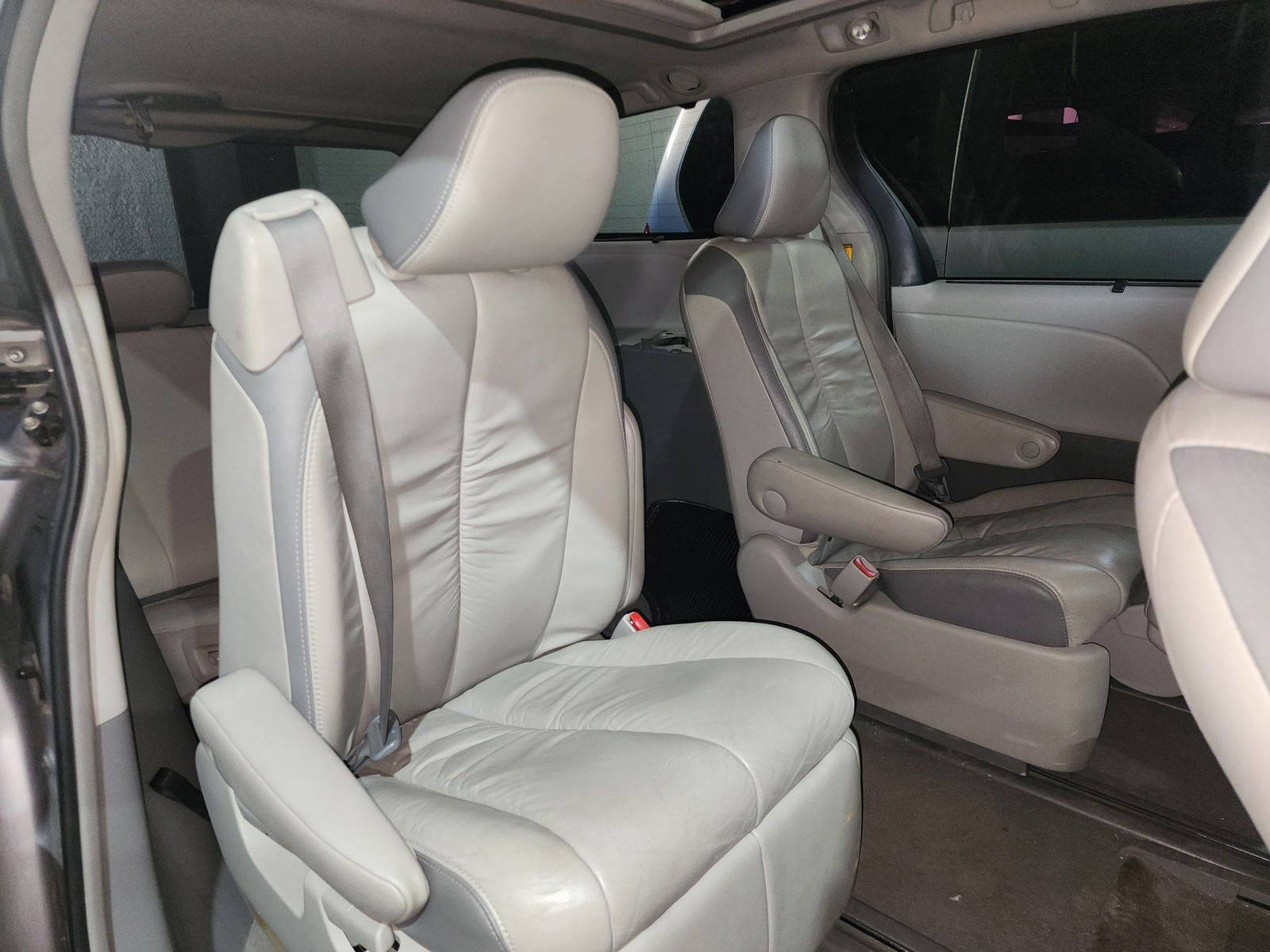 TOYOTA SIENNA 2011 - Marhaba Auction Used Cars - Image 12