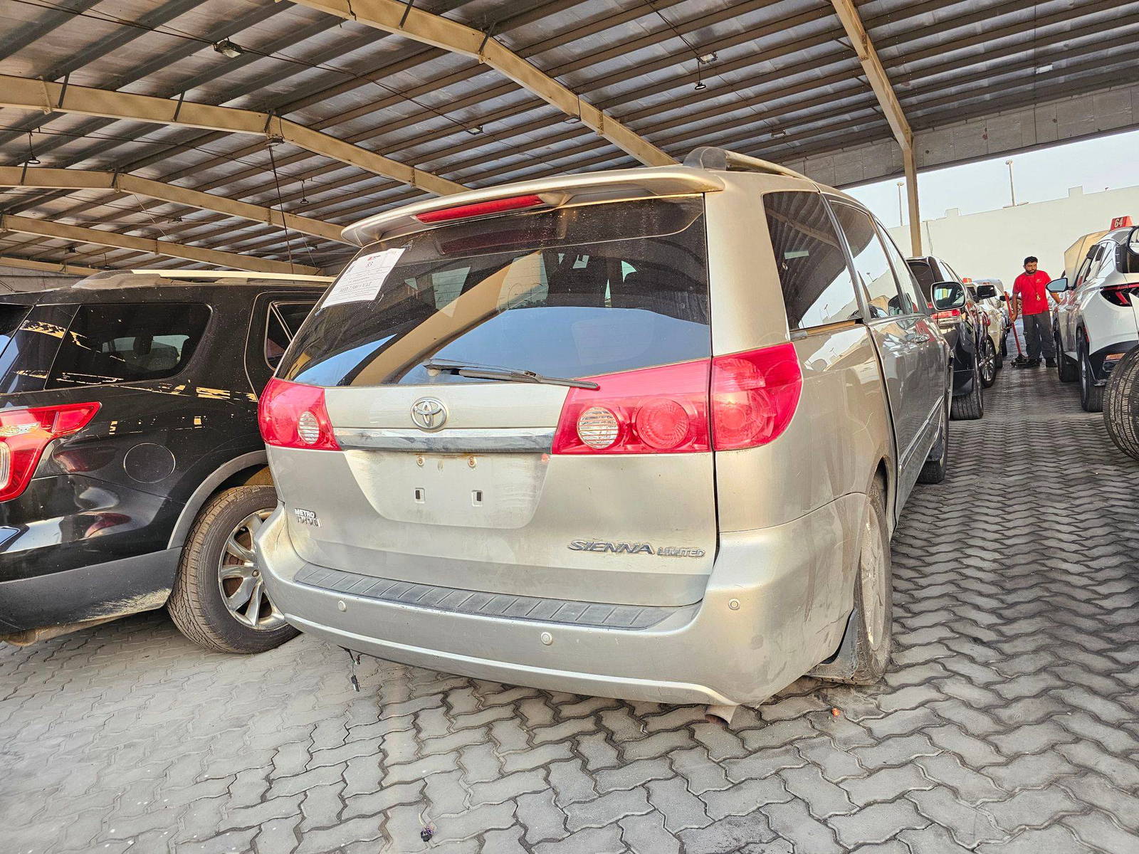2006 TOYOTA SIENNA — 291186 KM — Lot 40012172 — Souq - Marhaba Auctions Used Cars - Image 3