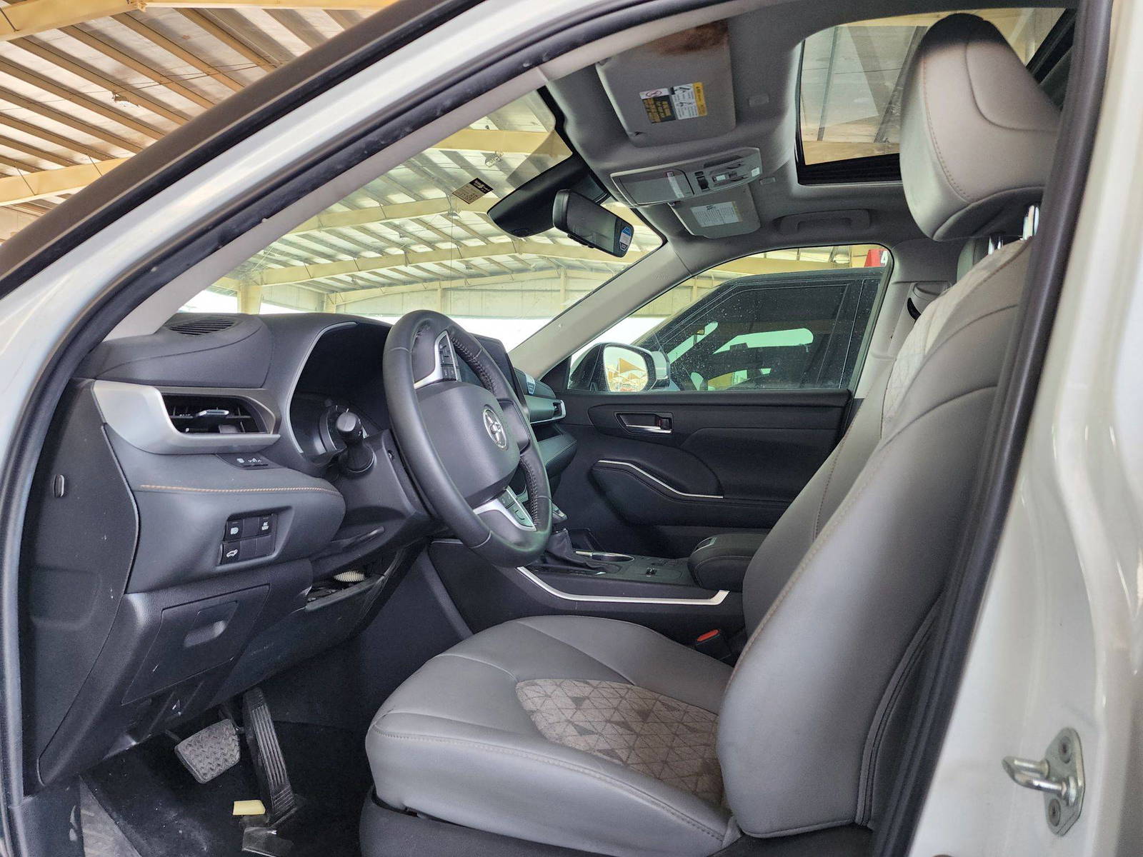 2023 TOYOTA HIGHLANDER — 57359 Miles — Lot 73923633 — Main - Marhaba Auctions Used Cars - Image 9