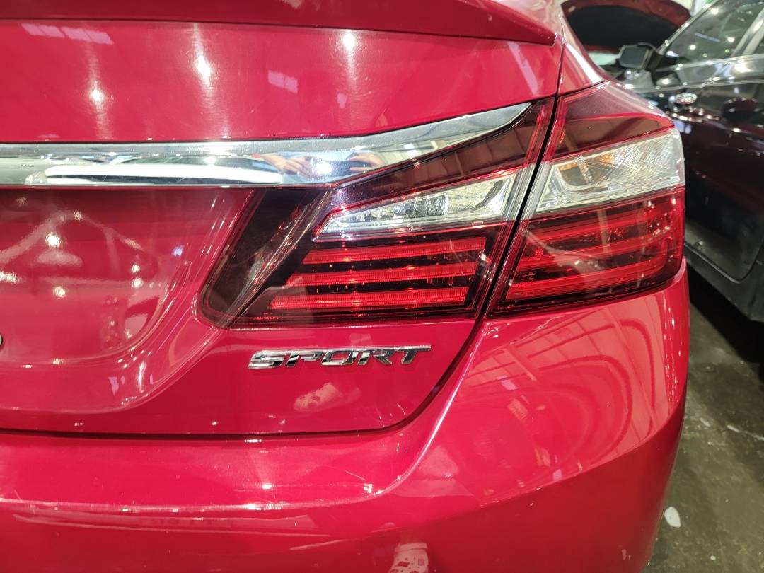 2017 HONDA ACCORD — 208382 Miles — Lot 37069637 - Marhaba Auctions Used Cars - Image 5
