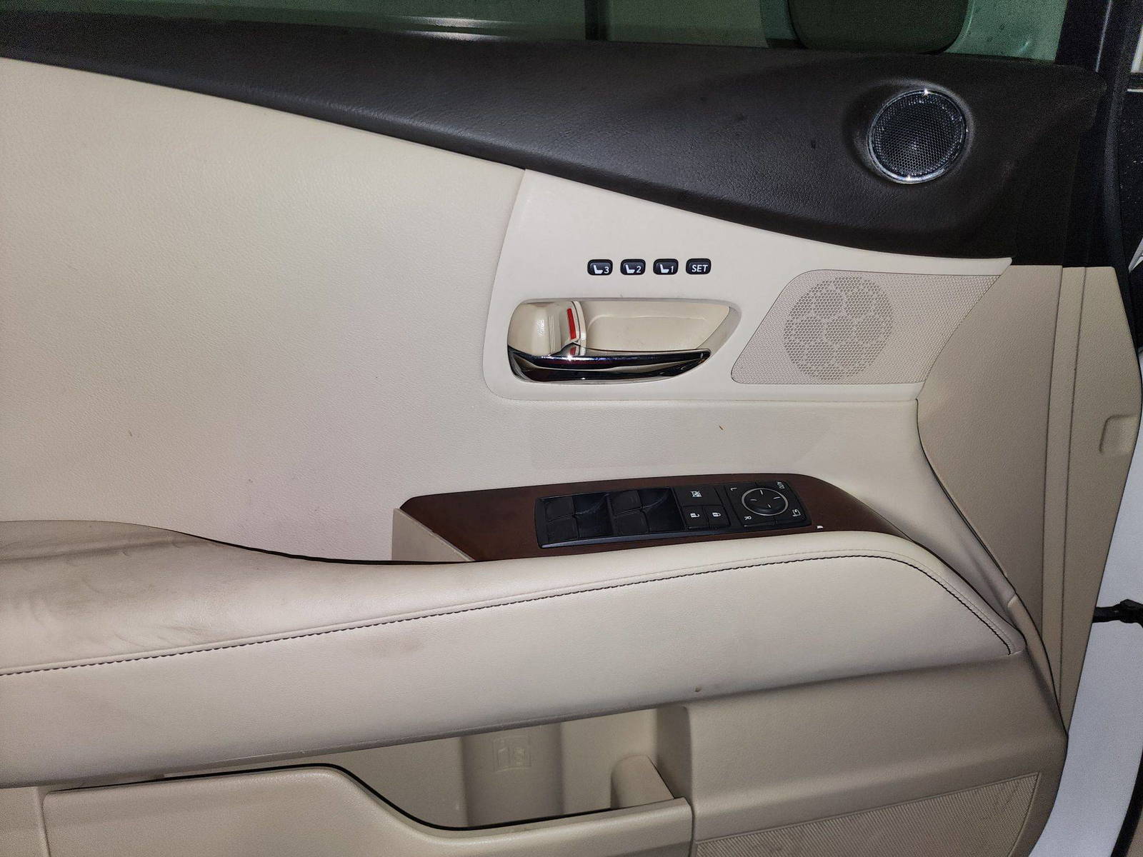 2013 LEXUS RX 350 — 104866 Miles — Lot 86015434 — Souq - Marhaba Auctions Used Cars - Image 10