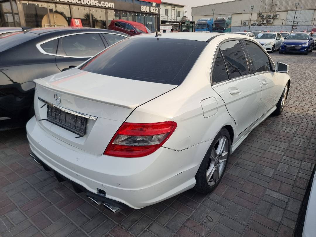 2010 MERCEDES BENZ C300 — 228699 KM — Lot 120055 — Ind. 12 - Marhaba Auctions Used Cars - Image 4