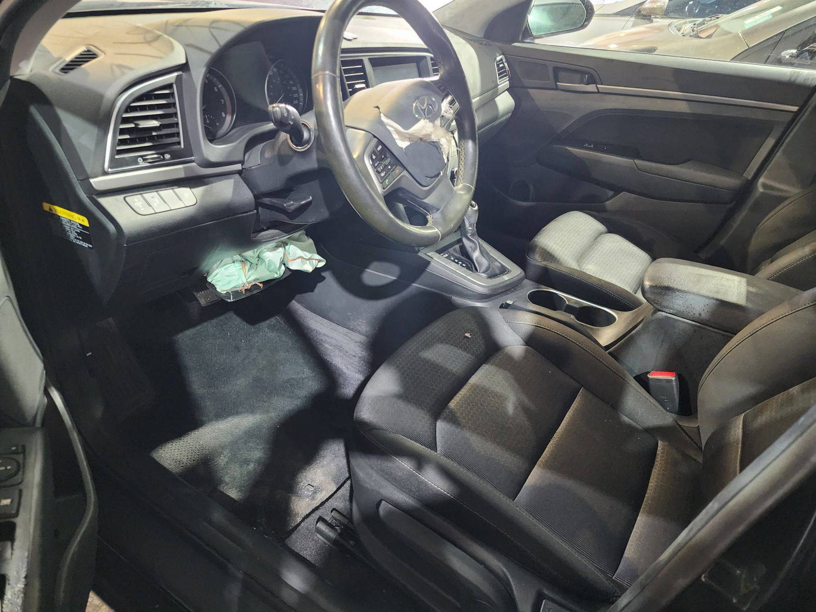 2017 HYUNDAI ELANTRA — 137920 KM — Lot 391006 — Al Quoz - Marhaba Auctions Used Cars - Image 9