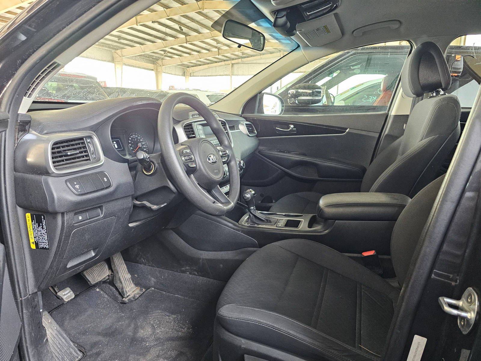 2016 KIA SORENTO — 178727 KM — Lot 40013475 — Souq - Marhaba Auctions Used Cars - Image 8